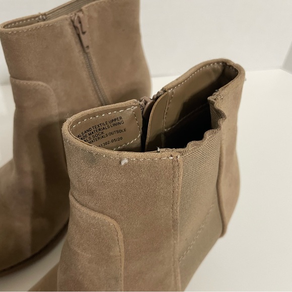 Universal Thread Tan Suede Heeled Booties size 6 - Picture 3 of 7